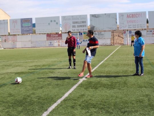 EL CLUB LORCA FMINAS REALIZA UN RECONOCIMIENTO A LA PEA BARCELONISTA DE TOTANA