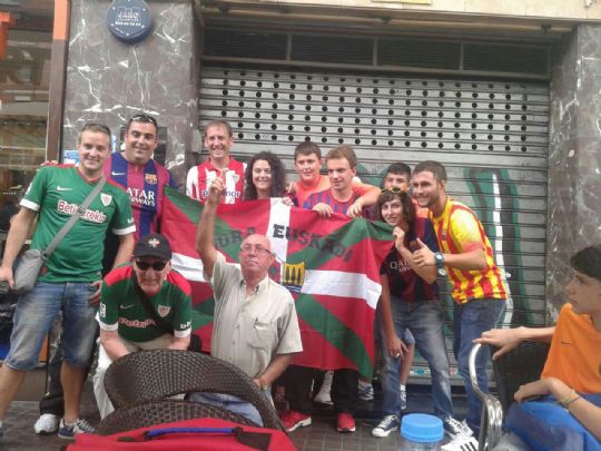 CASI 30 PEISTAS Y AFICIONADOS VIAJAN A BARCELONA AL PARTIDO FC BARCELONA - ATH. BILBAO