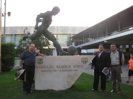 LA PB TOTANA CON LA ESCULTURA DE 