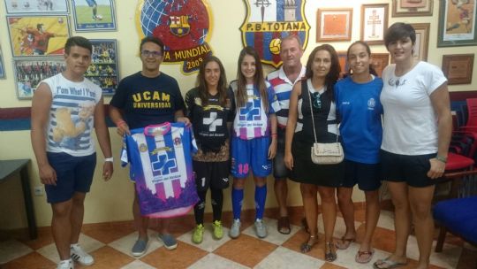 LA PEA BARCELONISTA DE TOTANA COLABORA CON EL CLUB LORCA DEPORTIVA FMINAS 