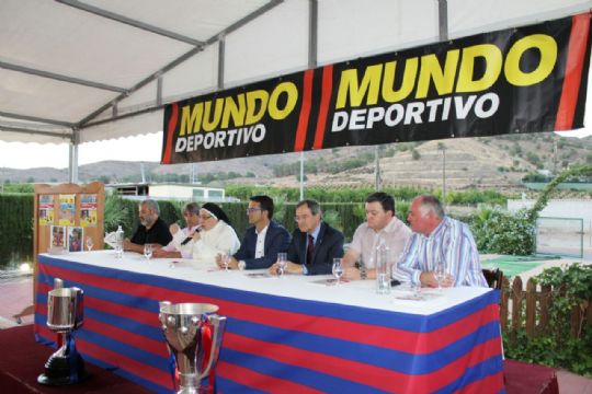 LA PB TOTANA ESTUVO PRESENTE EN EL ACTO ORGANIZADO POR MUNDO DEPORTIVO Y LA FEDERACIN DE PEAS BARCELONISTAS DE LA REGIN DE MURCIA 