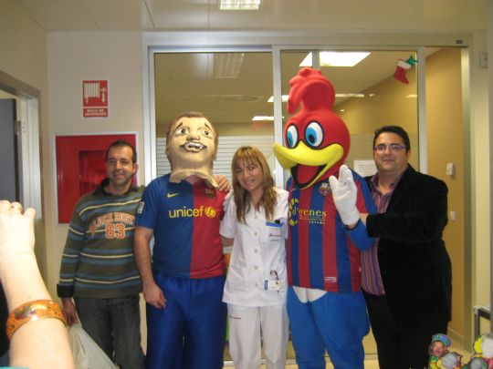 LA PB TOTANA  REPARTIO REGALOS EN EL HOSPITAL VIRGEN DE LA ARRIXACA DE MURCIA