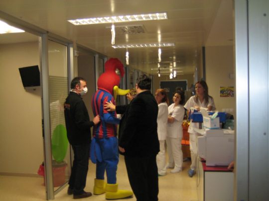 LA PB TOTANA  REPARTIO REGALOS EN EL HOSPITAL VIRGEN DE LA ARRIXACA DE MURCIA