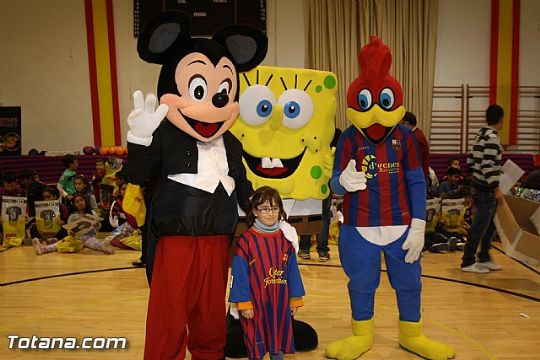 MS DE 500 PERSONAS PARTICIPAN EN LA FIESTA DE NAVIDAD DE LA PEA BARCELONISTA DE TOTANA