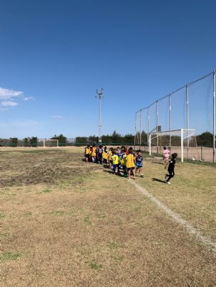 Mas de 150 nios y nias participan en la escuela deportiva organizada por la Pea Barcelonista de Totana y la Asociacin Deportiva Santa Eulalia