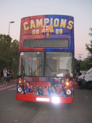 EL AUTOBUS DEL TRIPLETE SE PASEA POR LA REGION DE MURCIA